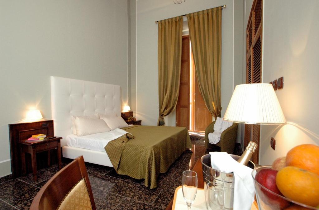 Le Stanze Del Vicere Boutique Hotel Nápoles Quarto foto